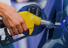 Gobierno prevé congelar precios de los combustibles por tres meses tras ajuste de este viernes