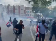 Policías dispersan con bombas lacrimógenas protesta de agrónomos rumbo al Palacio Nacional