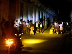 Cuba reconecta la red eléctrica, pero continúan los apagones por déficit de generación