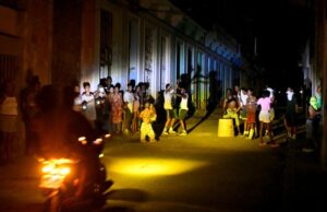 Cuba reconecta la red eléctrica, pero continúan los apagones por déficit de generación