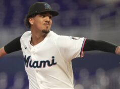 Eury Pérez es retirado del juego pese a lanzar siete entradas perfectas