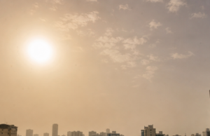 Domingo con menos lluvias, más polvo del Sahara y calor sofocante