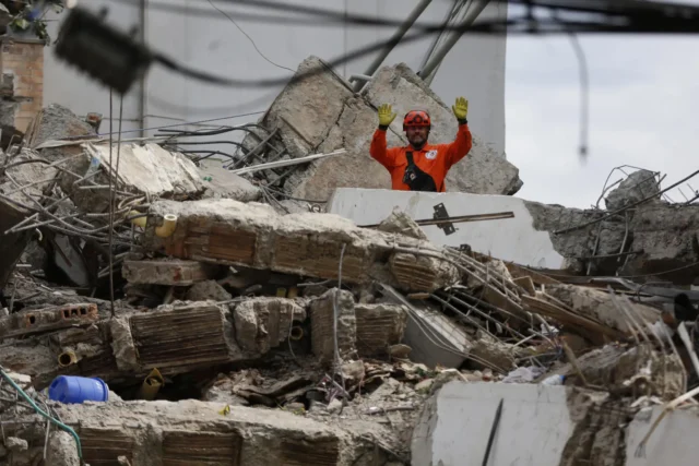 Colombia eleva a 265 los muertos por terremoto; hay 496 desaparecidos