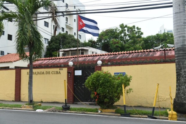 Personal diplomático cubano comienza a salir de República Dominicana tras decisión del Gobierno