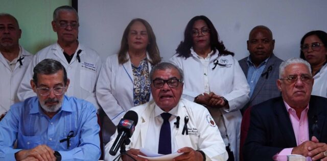 Movimientos médicos acusan a directiva del CMD de ser “cómplice” del Gobierno
