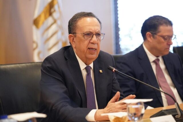 Gobierno y banca evalúan impacto del conflicto en Oriente Medio sobre la economía dominicana