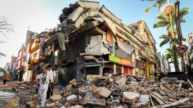 Aumenta el número de víctimas tras devastador terremoto de 7,4 que sacudió Colombia