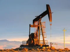 Petróleo sube ante incertidumbre por el estrecho de Ormuz y tensiones entre Irán y EE.UU.