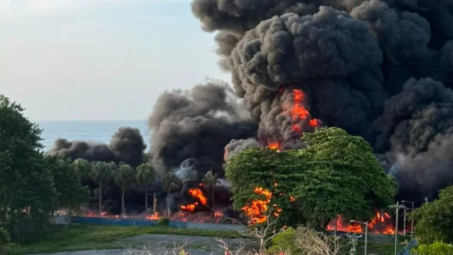 Se incendia camión tanquero en el Malecón de Santo Domingo
