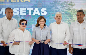 Raquel Peña inaugura carretera Las Mesetas en El Seibo