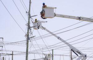 ETED realiza trabajos de mantenimiento en líneas de transmisión de 69 kV