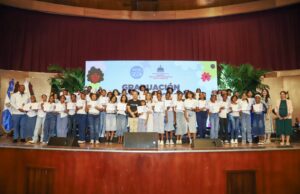 Más de 900 adolescentes se gradúan de los Clubes de Chicas de Supérate