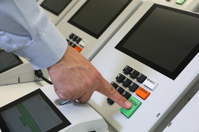 Brazilian_DRE_voting_machine_for_2022_elections